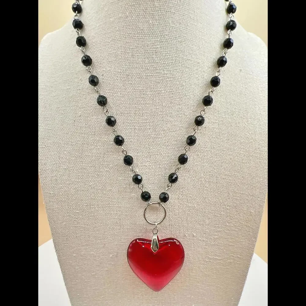 Stunning Black Beaded Heart Pendant Necklace - Picture 6 of 13